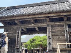 どこか一カ所くらい寄り道しようか・・・と思っていたのですが、どことも考えずにスタート(;'∀')

高速に乗ってすぐに「中尊寺」の文字が見えて「寄っていこう」となりました（最近こういう適当過ぎる旅が続いていて、なにかすごいものを見落としているような気がします・・・(-_-)）。