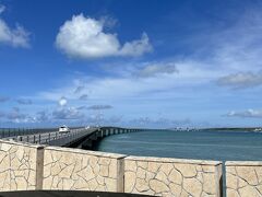 先ずは伊良部大橋を渡って伊良部島から。