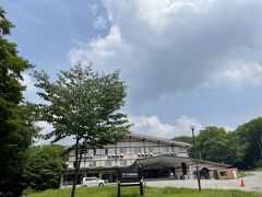 ランチを食べつつ、どこかへ寄り道しようとなって、この日は乳頭温泉を目指しました。

お昼を食べられて、日帰り温泉が使えるということで選んだのは休暇村乳頭温泉郷。