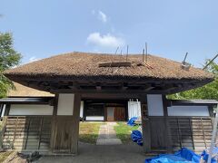 くねくね道を運転しながら宿へ向かいます。
こんなところに宿があるの？と思いますがところどころに案内板がありましあ。

角館山荘侘桜に到着しました。（写真は翌日のものと順不同）


