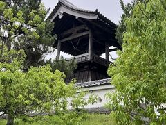 忍城。
関東七名城の一つに数えられ、天正18年(1590)の豊臣秀吉の関東平定の際、石田三成による水攻めに耐えたことから「浮き城」とも呼ばれた忍城の跡地が、公園として整備されている。
※Yahoo!トラベルより引用。

ではこの写真の鐘は何に使っていたのだ？
大みそかのとき、除夜の鐘をこれで鳴らすのでしょうか？？？