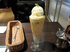 さっぱりしたレモンパフェにしました。普通の味