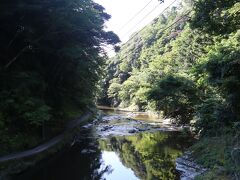 二階建てトンネルをくぐると養老渓谷