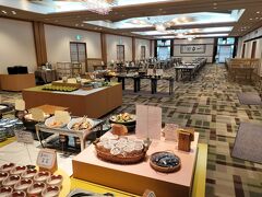 最終日の朝 本日はヨネックスのトーナメントで有名なヨネックスカントリーでプレイ。　その前に朝7時より朝食。　ここの旅館も バイキング方式で 山のもの 海のもの バランスよく 。普段ではお目にかかれないような珍味も揃えてとても美味しいですね