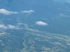 いつもは夜の便で帰ってくるので
大山の北壁を上空から見る事ないからとっても新鮮
子供の頃から大山は北壁が好きだ
