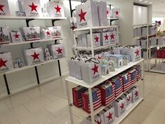 Macy'sにお土産を見に行きましたが、欲しい物なし