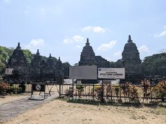 1ヶ所目はルンブン寺院。
プランバナン寺院群から一番近い場所にあります。
