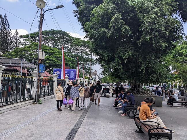 バスに揺られること凡そ45分、<br />マリオボロ通りの一番南にあるバス停のマリオボロ3で下車！