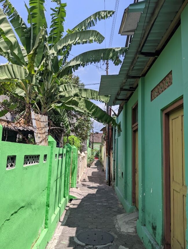 最短ルートは途中から民家が密集している路地を通り抜けるルートでした。<br />