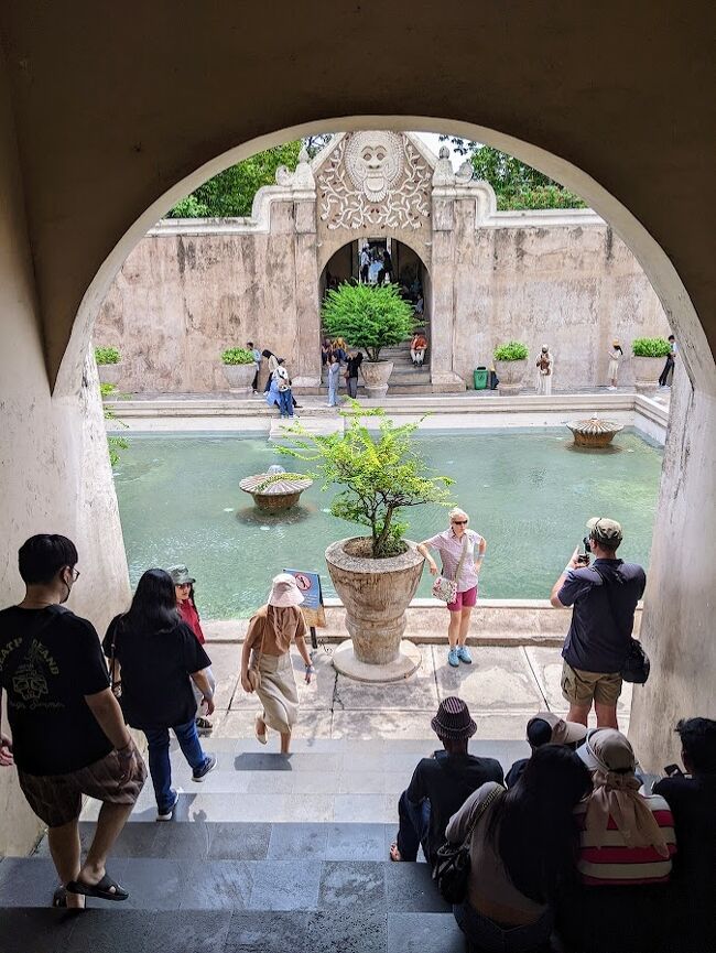 目の前にプールみたいな水浴場が、<br />パッ！と出現。<br />