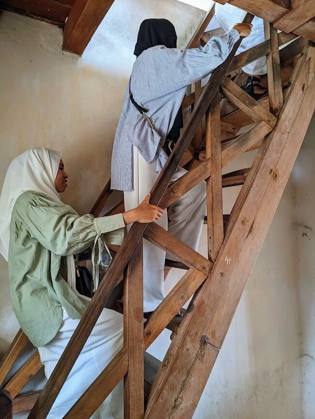 王様気分を味わうため塔の３階へ！<br />階段は日本のお城と同じように急勾配。<br />