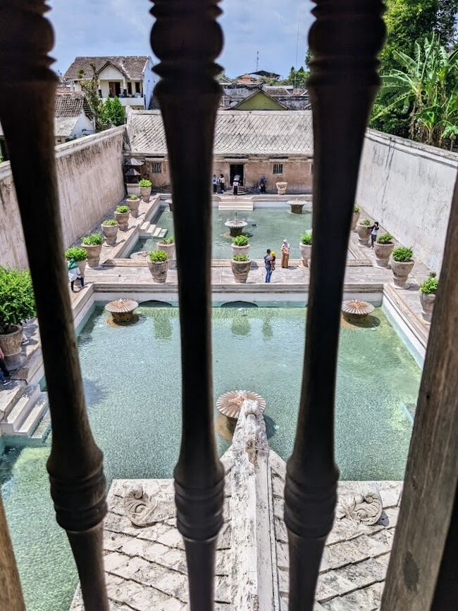 王様目線からの眺めはこんな感じ。<br />こうして格子の隙間から覗いていたのかな？<br />