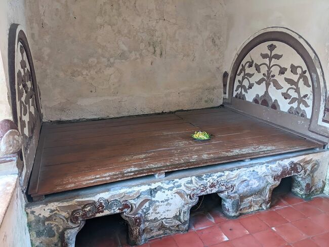 気に入った女性と夜を共にしたと言われる寝室。<br />