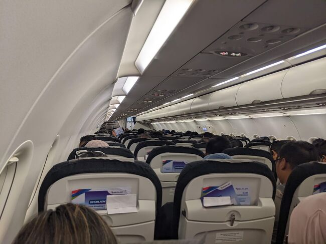 よくわからないまま機内に搭乗。