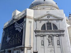 正面が工事中でちょっと残念。