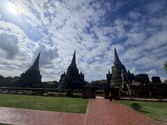 ワット・マハータートに続いてはワット・プラシーサンペットに来ました。アユタヤ遺跡で最も重要な寺院と観光サイトで勧められていたのでこちらをリクエストしました。