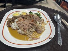 スワンナプーム空港へは BTS で移動。ちょっと現地ツアーに嵌ってしまいそうなくらい快適な旅でした。まあ、自分達で移動しようと思ったら一日でこんなに周れないですからね（笑

帰りも AireJapan で帰ります。夕食は空港内でも評判のフードコート、Magic Food Point でいただきました。