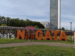 What’s NiiGATA モニュメントです、市内3カ所で見ましたがここが一番人気みたいですね