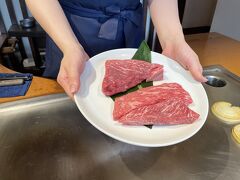 グランドメニューの黒毛和牛モモステーキ（200ｇ）を、各々オーダーです。
（沖縄野菜、紅芋、島豆腐の鉄板焼きも美味しくいただきました）