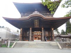 阿蘇神社に寄っていきます。(駐車代100円)

平成28年の熊本地震で被害を受け、昨年12月に復旧工事を
終えたばかりです。
