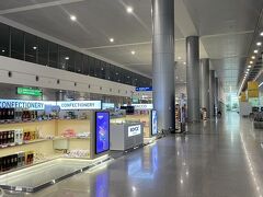 定刻どうり無事にタンソンニャット国際空港に到着しました。