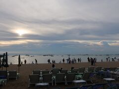 4,【パタヤビーチ】
空景色とビーチ見てると、街の騒音を忘れます。