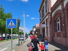 次はオッフェンブルグで乗り換え。時間はあるのだが、昔も今も大したお店もなくパンを買うようなお店も見当たらない・・・

