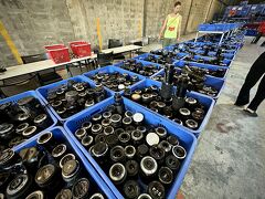 【カメラの墓場・オーディオの墓場をバンコクで見つける...】

そこから更に、2－300mほど言った先に、なんやら場違いな古ぼけた「倉庫街」が見えてくる。