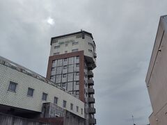 そしてアパホテル金沢野町まで歩きました。

変わった建物のアパホテル
リブランドなのかな？