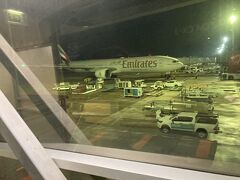 エミレーツ航空かっこいい。それに乗ってドバイとか夢のまた夢なんだろうね