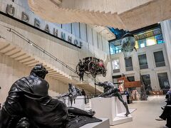 ウィーン・ミュージアム・カールスプラッツ

近代的な建物の中にウィーンの歴史の感じられる展示が。

手前の彫刻は、ノイヤーマルクト広場のドンナーの泉の彫刻ですね！

昨日行ったところ、なんです！