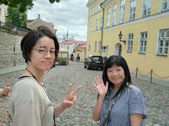 この通りはピックヤルク通り
「長い足」という意味の石畳のなだらかな道で、旧市街のメイン通り