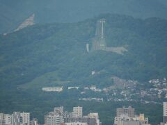 1972年札幌オリンピックの会場として大改造され、「大倉山ジャンプ競技場」となった。
サマージャンプやナイタージャンプが可能な設備を整えており、国内大会や国際大会を数多く開催している。ジャンプ台とその周辺は観光地になっており、標高307mの展望ラウンジからは札幌の市街地や石狩平野、石狩湾を一望することができる。
