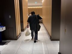 沖縄那覇空港
広い
飲み物意外には何もない