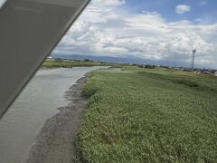 嘉瀬川。バルーンフェスタはこの河原で行われるそう。