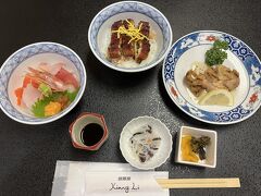 　2024年7月19日(金)旅行2日目の続き
　ランチは佐賀駅前のシャンリー2階にて。海鮮丼と、うなぎと、チキンソテー。美味しかったです。
