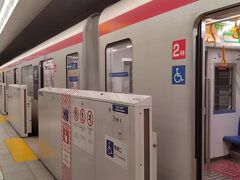 ●つくばエクスプレス/つくば駅

最初は、空いていた車内も、駅に着くごとに、非常に混雑していました。
僕にとってつくばエキスプレスは、近未来的な列車に映るな…。
また乗りたいです！

天候にとっても恵まれた「つくば旅」でした。
以上、1泊2日のつくば旅でした。