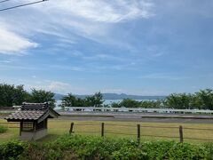 松江フォーゲルパーク駅のホームから
一畑電車は、一畑口駅までは宍道湖の横を走っているから、車窓からの眺めが楽しい