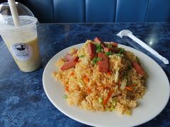 で、ホテルをチェックアウトし、ロック アイランド カフェで食事を頂き、