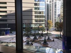 その日の朝、テレビで亀田製菓を特集していました。
番組内で、東京駅のB1Fにあるショップが紹介されていました。
ショップ限定品があるとのことで、時間があれば寄ろうと思いました。
