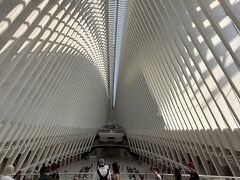 World Trade Center駅です。
芸術的な駅舎です。