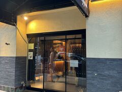 夕食はレストラン日本にやってきました。
今回の旅の一番楽しみです。
