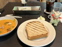 モーニングに間に合いました。本日のスープはかぼちゃのポタージュ。