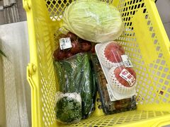 オランチェで買い物。
開店前から長蛇の列で店内はセール会場のようにぎゅうぎゅうで身動き取れず、品物見れなかった。