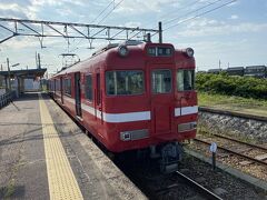 ここで蒲郡線に乗り換え、昭和レトロ塗装第1弾の白帯塗装車。これは私の小学生時代のパノラマカーのイメージです。