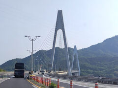 3つ目は「生口（いくち）橋」（広島県尾道市因島～尾道市生口島）
790mで、1991年の完成当時は世界最長の斜張橋。
様々な工夫と技術の蓄積が、最長記録を塗り替えた次の多々羅大橋を誕生させる大きな経験となったそうです。