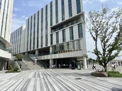 JR浜松町駅からモノレールに乗り換えて天空橋駅で降りて・・
羽田イノベーションセンターに来ました。。
この日も誰かのコンサートがあるみたいで人が多かったです。。