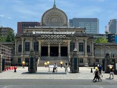 遠いなあ
暑いなあと思いながら駅に。

本願寺の真ん前に駅があるので助かった～
ほんとうに灼熱地獄