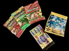 【 ABC STORE #25 】

アロヒラニリゾート1階の【ABC ストア】25号店（7時～23時）で，チェリーと苺，スイカのハリボー(各 $2.99+)をゲット。
ハイチューとマウナロア・マカデミアはK君のお買物。
