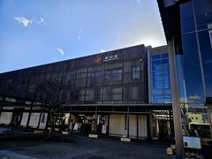 飛騨一宮駅を過ぎると、沿う河川は宮川に代わります。

さてさて、高山駅。
今日は寄り道せず、次の列車に乗り込みますよ。